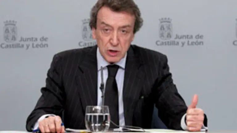  El consejero de la Presidencia y portavoz, José Antonio de Santiago-Juárez López, en la rueda de prensa posterior al Consejo de Gobierno.