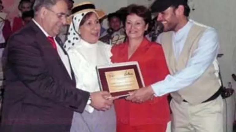  Juan De Dios Ramos, Xiomara Trejo, María Elena Pérez,  y Gerardo Gil, durante la entrega de la Placa al burgomaestre terorense.
