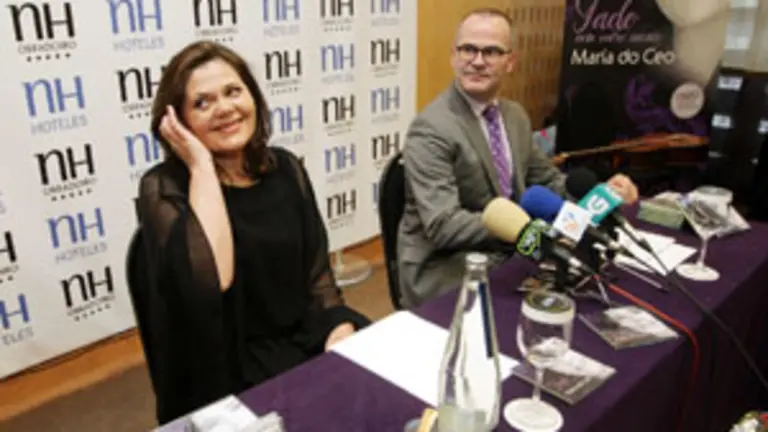  Mar&iacute;a do Ceo y Jes&uacute;s V&aacute;zquez, durante la presentaci&oacute;n en Santiago de Compostela. 