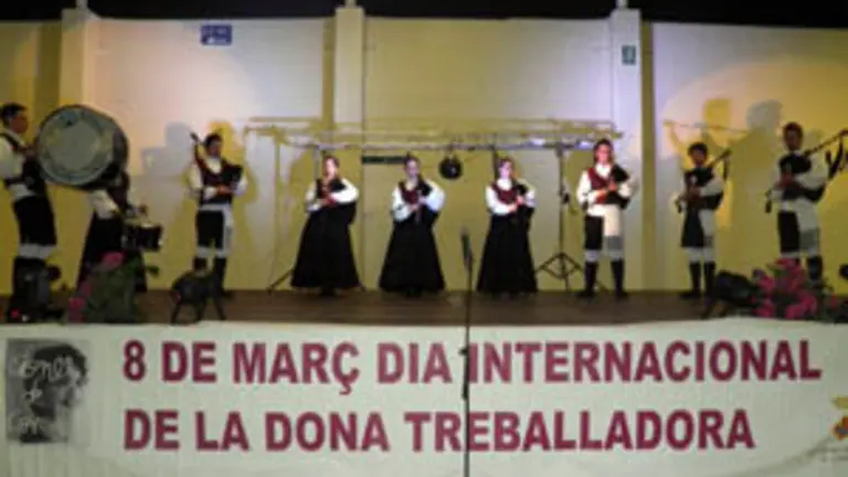 Actuaci&oacute;n do grupo folcl&oacute;rico de 'Rosal&iacute;a de Castro' na 'Cea da Dona'.