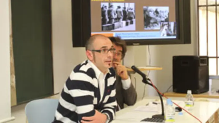 Ángel Domínguez, de la Universidad de Vigo, durante su comunicación. 