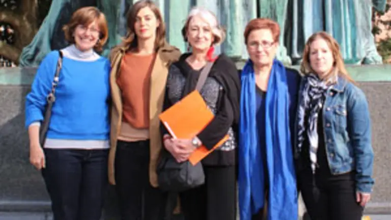 Blanca Urgell, -a la izda.-, con los asistentes a la jornada. 