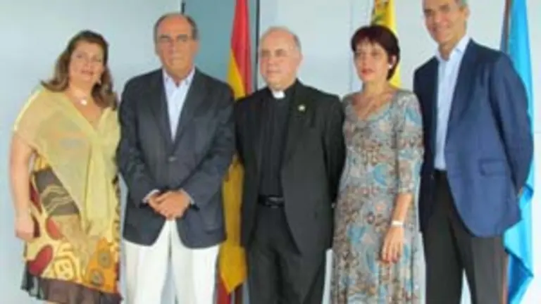  i. plata / r. barreiro Mar&iacute;a Vittorino, Juan R. Serrat, Juan Jos&eacute; Tu&ntilde;&oacute;n, Ana Gloria Somoano, y Jorge A. Noval.