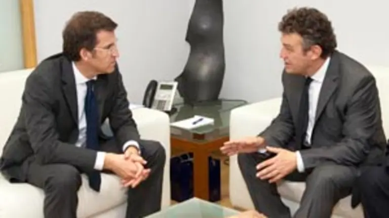 N&uacute;&ntilde;ez Feij&oacute;o y Ryszard Schnepf, durante el encuentro. 