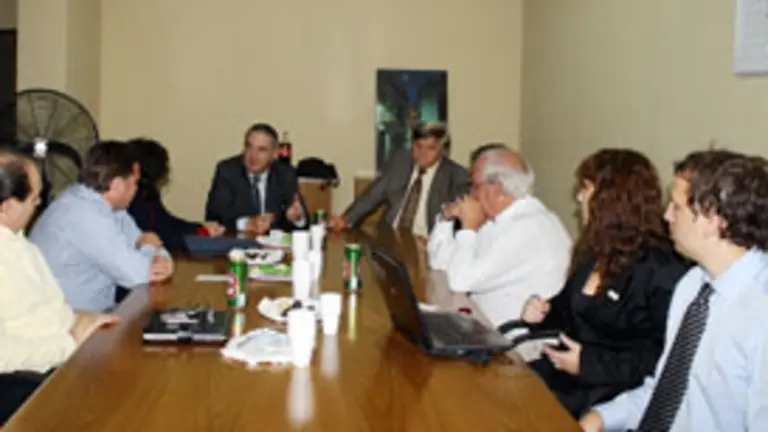  Un momento del encuentro entre directivos de AEGA y Geraldo Travi.