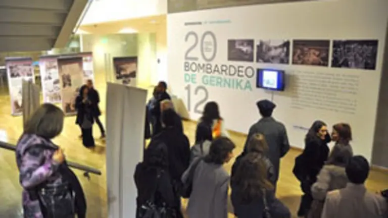 Numeroso público asistió a la exposición.