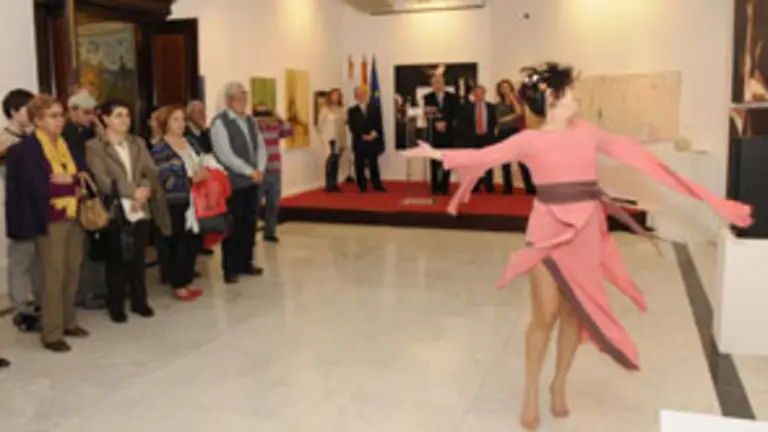  Un momento de la inauguraci&oacute;n de la exposici&oacute;n. 