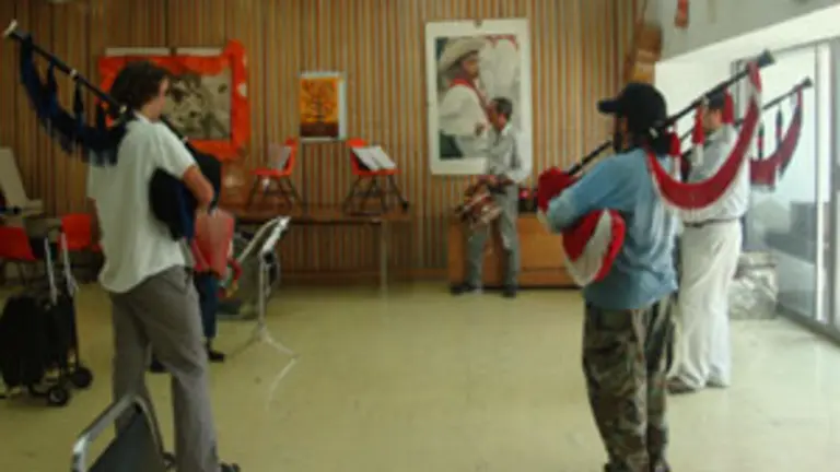 La Banda de Gaitas 'Ciudad de M&eacute;xico', durante un ensayo. 