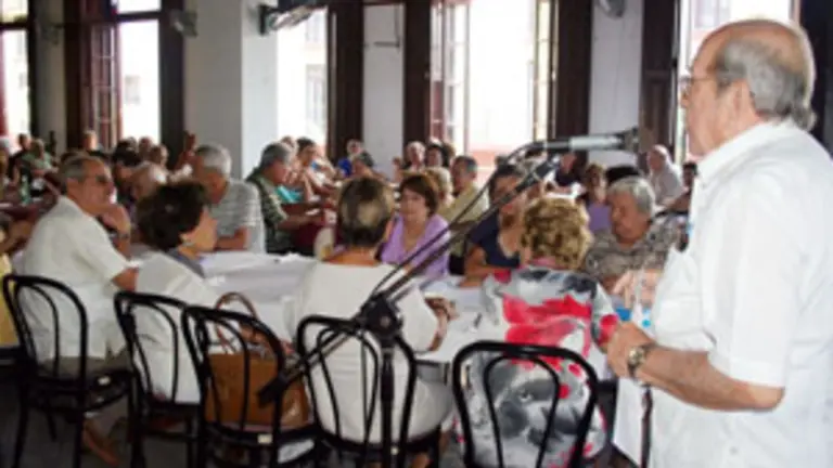  Manuel P&eacute;rez habl&oacute; en la recordaci&oacute;n.