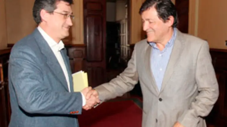 Ignacio Prendes y Javier Fern&aacute;ndez, durante el encuentro que mantuvieron la pasada semana. 