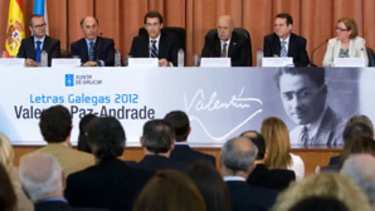  Xes&uacute;s V&aacute;zquez, Alfonso Paz-Andrade, N&uacute;&ntilde;ez Feij&oacute;o, M&eacute;ndez Ferr&iacute;n, Abel Caballero y Josefa Gonz&aacute;lez Iglesias, directora del Centro Integrado de FP Valent&iacute;n Paz-Andrade.