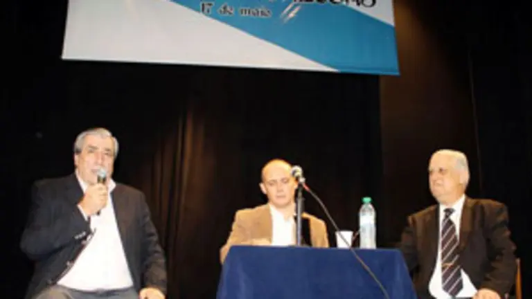  Xo&aacute;n Xes&uacute;s S&aacute;nchez Mui&ntilde;o, entre Carlos Vello y Antonio N&uacute;&ntilde;ez Neira.