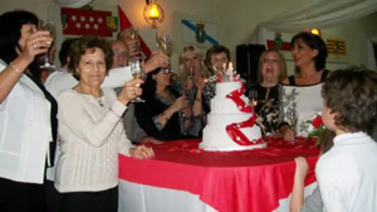 Brindis por un nuevo aniversario de la entidad. 