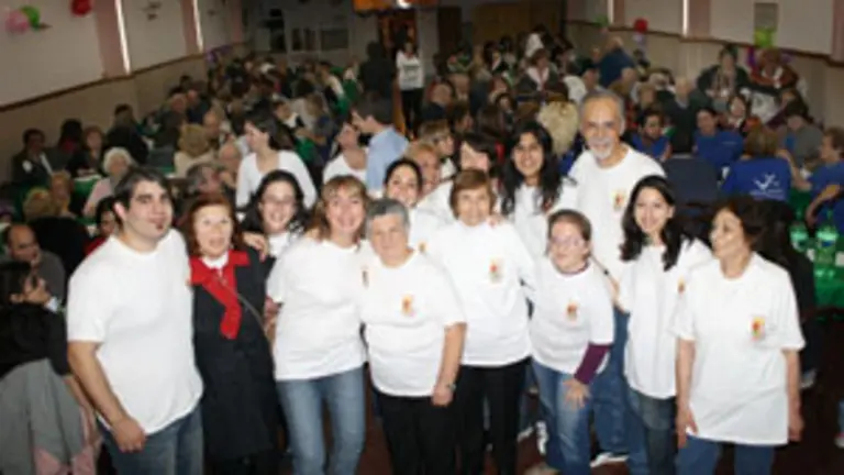 Integrantes de la Asociaci&oacute;n Residentes de Mos y del grupo de cantareiras de la instituci&oacute;n, colaborando en la realizaci&oacute;n de la 13&ordf; edici&oacute;n de la Xuntanza de Cantareiras.