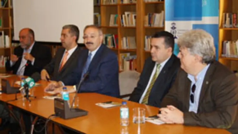 Un momento de la inauguraci&oacute;n, presidida por Ram&oacute;n Villares. 