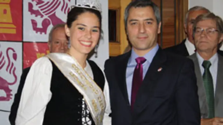  J. Ignacio Lebrato, presidente de la colectividad de Castilla y León, junto a Reina 2012.