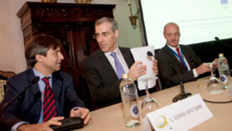 francisco conde participa na entrega a varios clusters de diplomas de excelenciafoto: ana varela