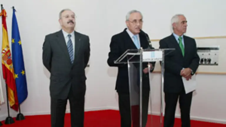 Ramón Villares, José Ramón Ónega y Aurelio Miras en la inauaguración de Os adeuses