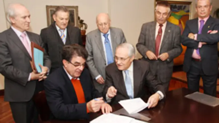 Momento de la firma de Ónega