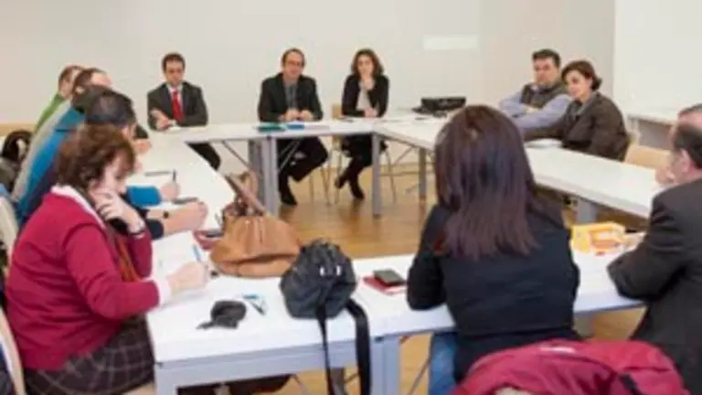 na Aula 2 do edificio do Arquivo e Biblioteca de Galicia, na Cidade da Cultura.  reuni&oacute;n que vai manter o secretario xeral de Cultura con diversas editoriais de Galicia que participaron na Feira Internacional do Libro de Guadalaxara, as&iacute; como coas d&uacute;as autoras que representaron a literatura galega.foto xo&aacute;n crespo08/01/14
