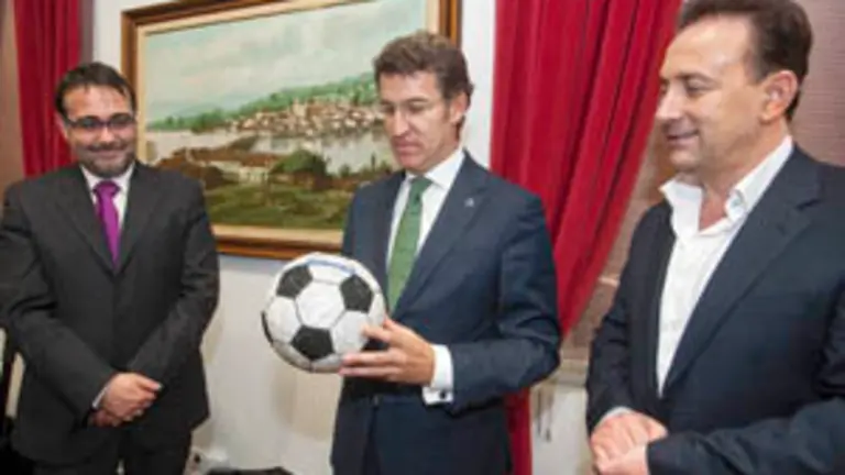 NOIA (A Coru&ntilde;a)19,30 h.-     O presidente da Xunta, Alberto N&uacute;&ntilde;ez Feij&oacute;o, clausurar&aacute; o acto de presentaci&oacute;n da colecci&oacute;n de produtos oficiais dese&ntilde;ados por Platacero para a FIFA World Cup Brasil 2014. foto xo&aacute;n crespo09/01/14