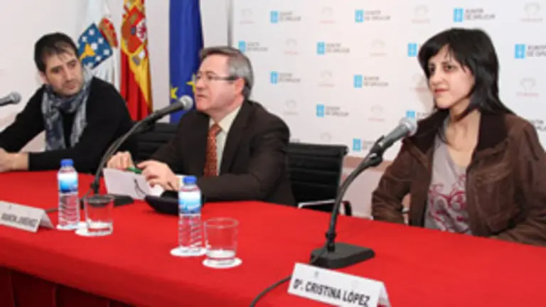 Jiménez en la presentación con David Vázquez y Cristina López