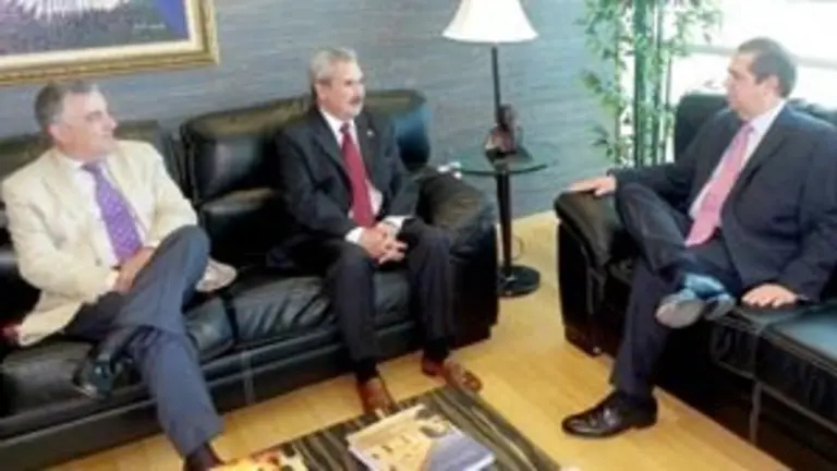 Torre ministro de turismo