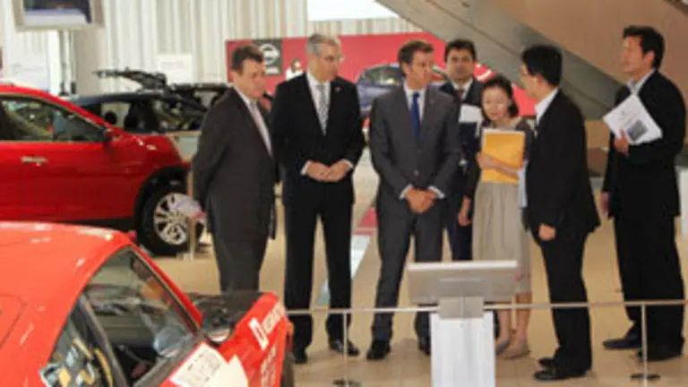 El titular de la Xunta visitó esta mañana las instalaciones de Nissan 3