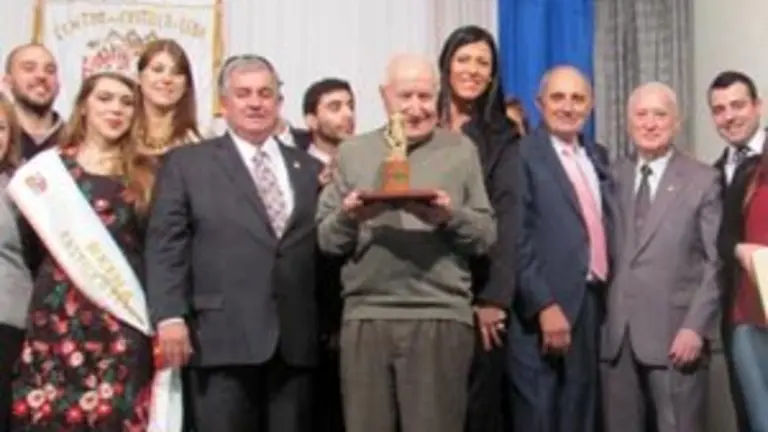 Mar Plata.Centro Castilla.H.Segovia y estatuilla