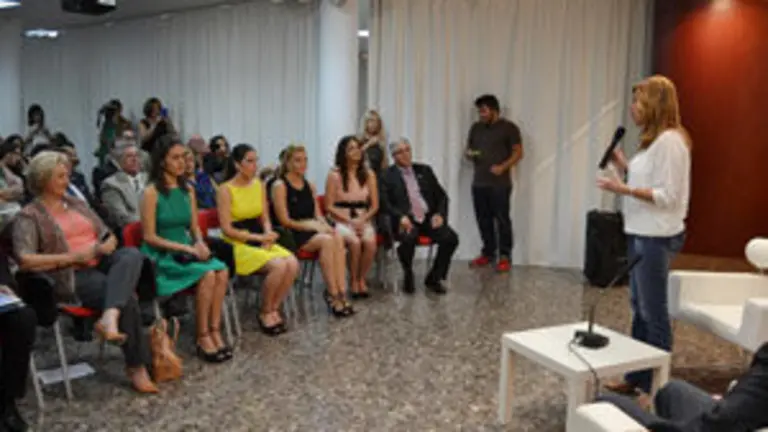 Susana Díaz se dirige a todos sus paisanos en su saluda a todos los andaluces del exterior