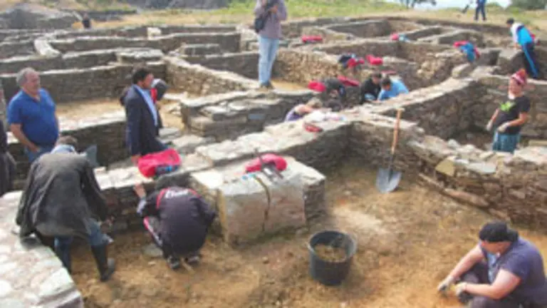 Miranda visita o castro de Portomarín1