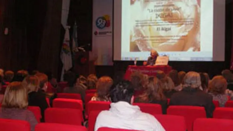 cast y leon charla vivir