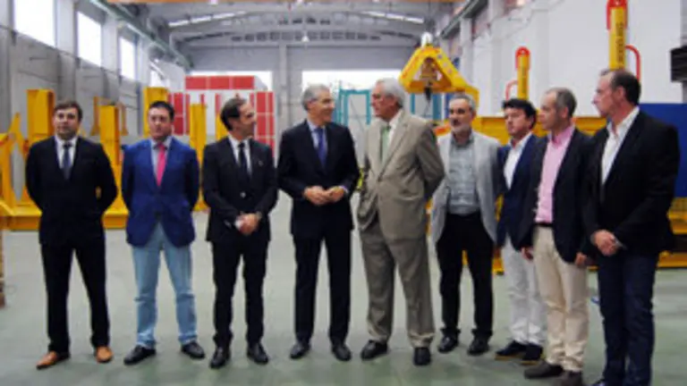 Francisco Conde visita la empresa ThuneEureka