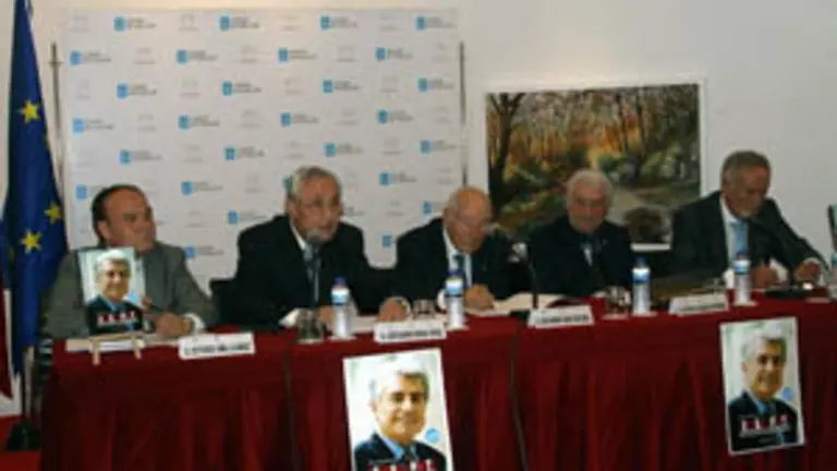 En la mesa, Uña, Ónega, Beccaría, Portomeñe e Iglesias