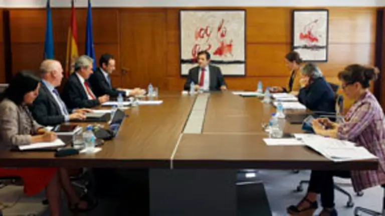  Oviedo. 1-9-2014. El presidente del Principado, Javier Fern&aacute;ndez, preside la reuni&oacute;n del Consejo de Gobierno. Foto: Armando &Aacute;lvarez.