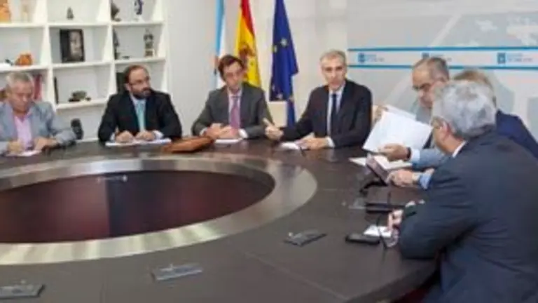 O conselleiro de Econom&iacute;a e Industria, Francisco Conde, manter&aacute; un encontro con representantes das C&aacute;maras de Comercio galegas dentro da rolda de contactos iniciada para consensuar a Estratexia de Internacionalizaci&oacute;n da Empresa Galega 2020. Na sala de xuntas da Conseller&iacute;a. foto xo&aacute;n crespo06/10/14