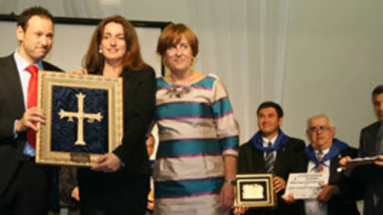 2014_10_26 Entrega placa conmemorativa centenario Centro Asturiano Mar del Plata