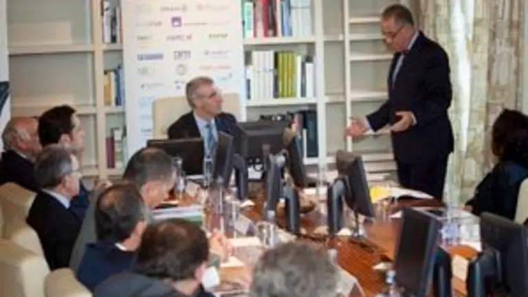 O conselleiro de Econom&iacute;a e Industria, Francisco Conde, clausurar&aacute; a reuni&oacute;n do C&iacute;rculo de Confianza da Fundaci&oacute;n Inade. Na biblioteca do centro cultural de Afundaci&oacute;n (r&uacute;a do Vilar, 19). foto xo&aacute;n crespo29/10/14