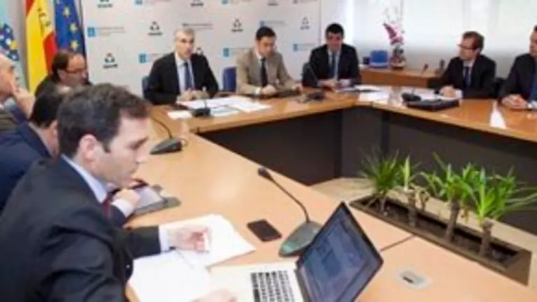 O conselleiro de Econom&iacute;a e Industria, Francisco Conde, manter&aacute; un encontro con representantes de cl&uacute;sters e centros tecnol&oacute;xicos galegos, dentro da rolda de contactos iniciada para consensuar a Estratexia de Internacionalizaci&oacute;n da Empresa Galega 2020. Na sala de xuntas do Igape (San L&aacute;zaro, s/n). foto xo&aacute;n crespo05/11/14