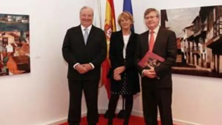 Sánchez Ocaña, Alicia Antón y Ramón Jiménez tras el acto de inauguración