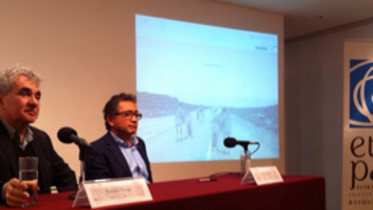 Atxaga en el Palacio de Bellas Artes de México1