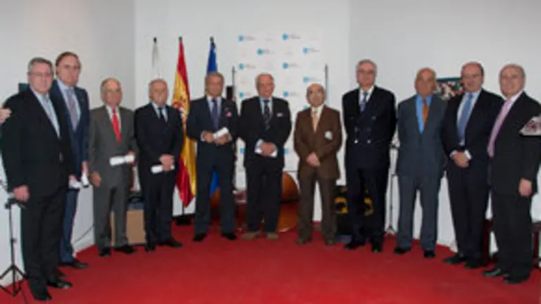 Aegama foto famila G