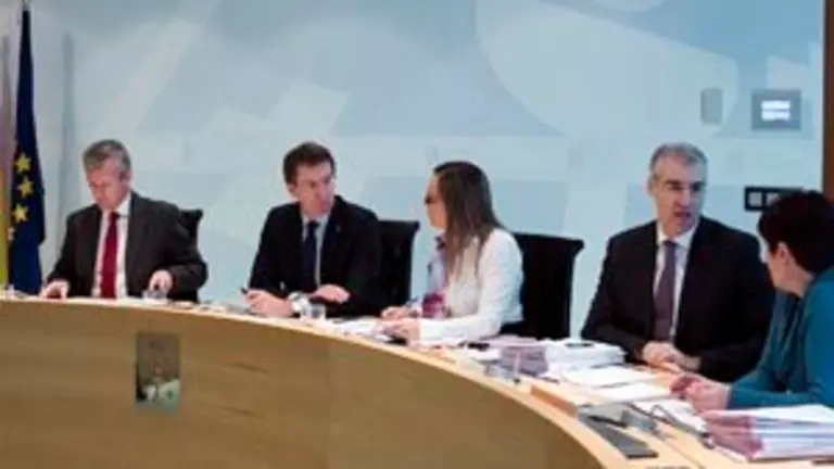 O mandatario galego, Alberto N&uacute;&ntilde;ez Feij&oacute;o, presidir&aacute; a reuni&oacute;n do Consello da Xunta. Na sala de Consello. foto xo&aacute;n crespo26/12/14