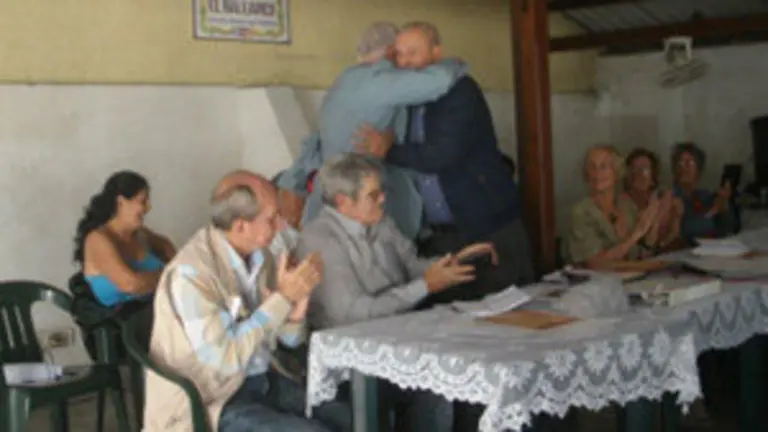 Orensanos Recibiendo el Diploma (2)