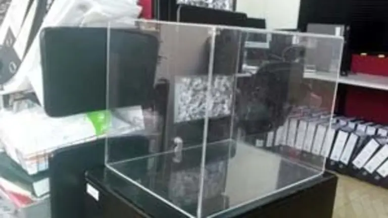 URNA VACÍA CONSULADO EN CARCASA ANDALUZAS 2015