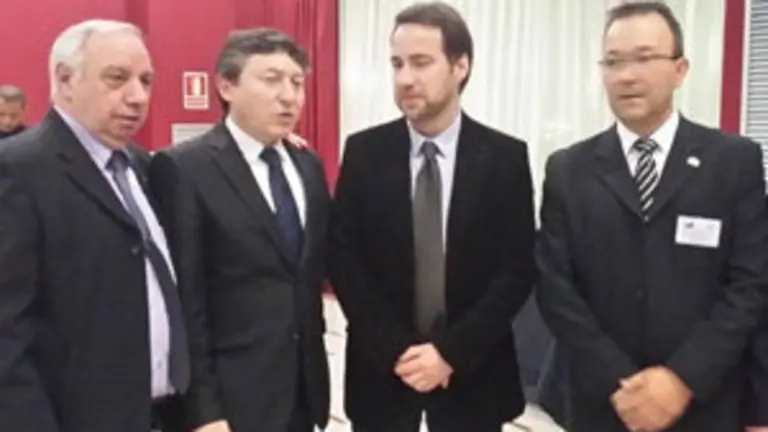 Barcelona.Directivos de ASOBECAT con el alcalde de Ponferrada.