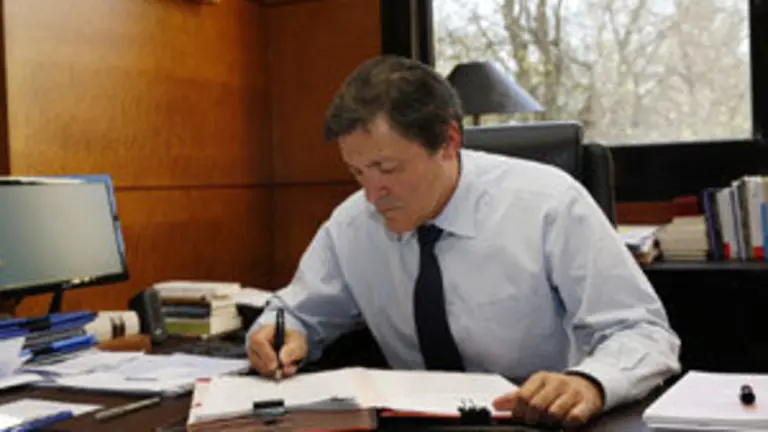 Presidente firma decreto