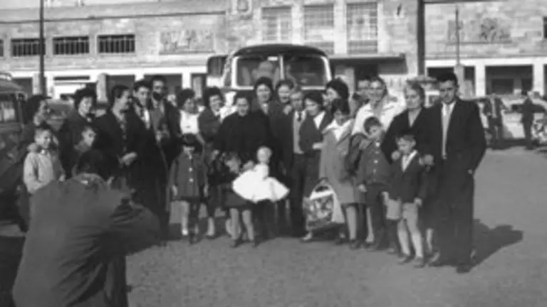 Os Adeuses - Foto de familia no Porto de Vigo, 1963 m
