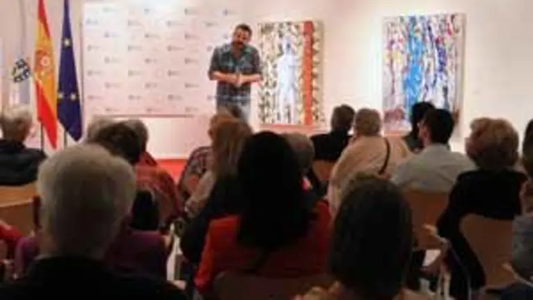 Un momento de la actuaci&oacute;n, con p&uacute;blico