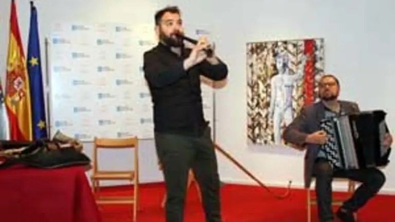 El d&uacute;o en plena actuaci&oacute;n